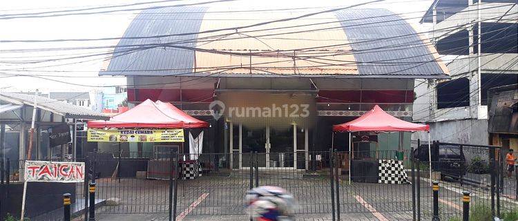 Bangunan Gedung Ex Show Room Audi di Jalan Utama RS Fatmawati Jakarta Selatan  1