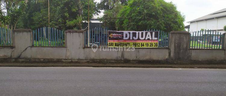 Bangunan ex pabrik di pinggir jalan raya sebelah dealer Yamaha  1