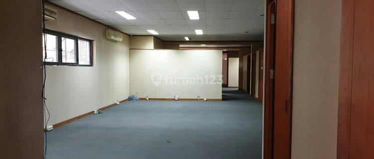 Kantor Berkapasitas 100 Orang, Dipinggir Jalan Raya, Bebas Gage 1
