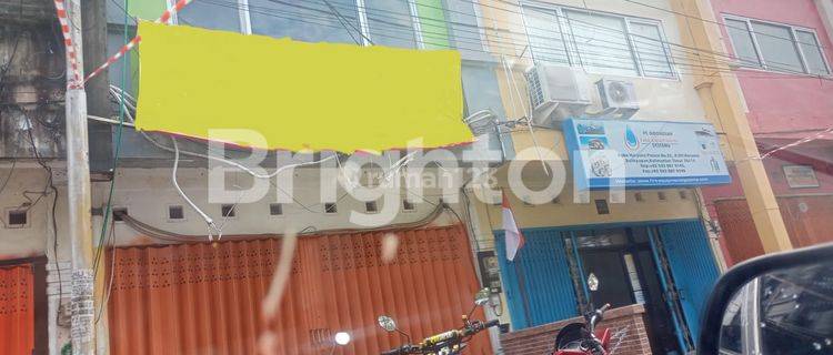 RUKO TINGKAT 3  full furnish DIPINGGIR JALAN BESAR 1