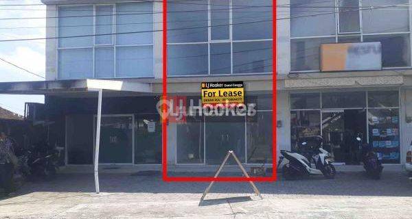 2 storey shophouse for rent, located on the main road, suitable for business, close to public facilities, located in Padangsambian Klod 1