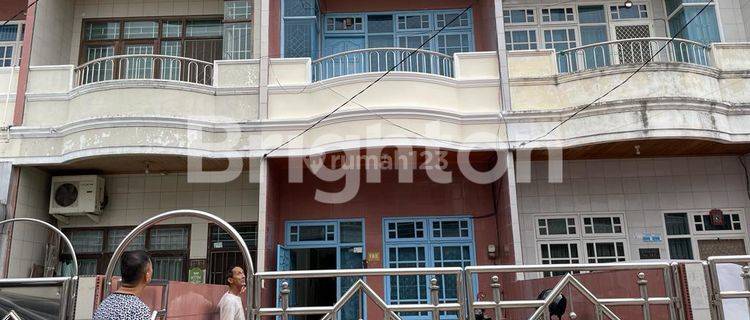 Ruko keren Lokasi premium di tengah kota 1