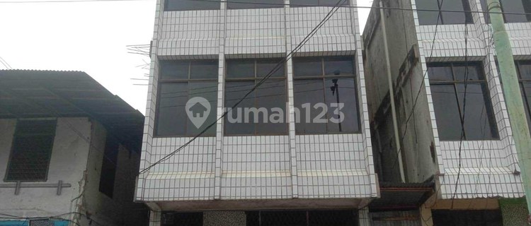 3-story shop house near Ramayana Plaza-Sudirman, Pekanbaru 1