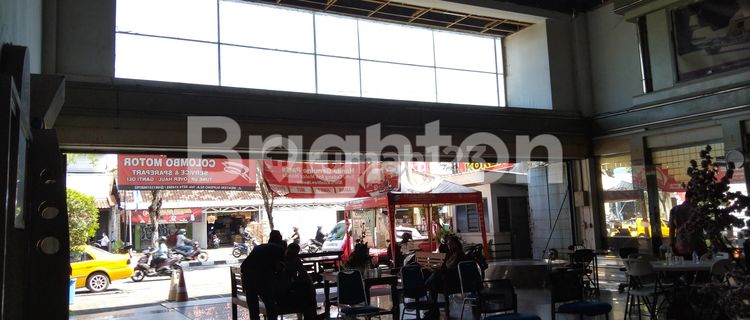 TWO-STORY SHOP STILL OPERATING, RIGHT ON THE MAIN ROAD IN KODYA AREA, A STONE'S THROW FROM THE SOUTH SQUARE OF THE PALACE MALIOBORO 1