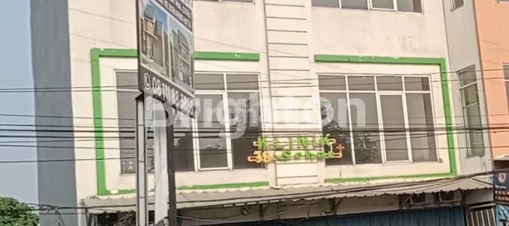 3-story connected shophouse in a strategic location by Curug roadside near Paramount Petals. 1