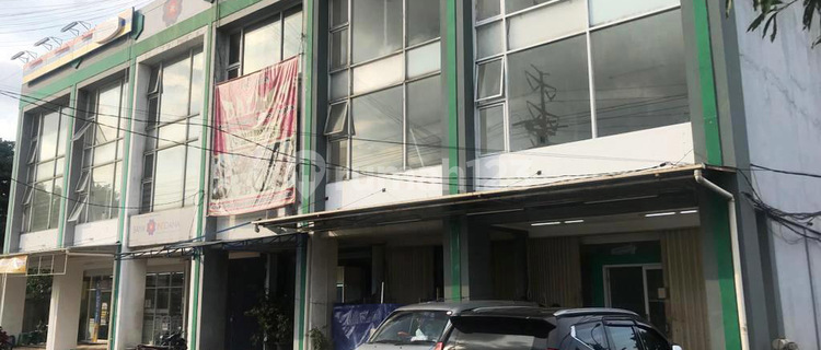 Hexagreen Hook 3-story shophouse in Kalimalang, East Bekasi. 1