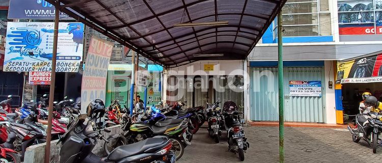 Strategic 3-Storey Shophouse in Front of CyberMall, Suitable for All Businesses 1