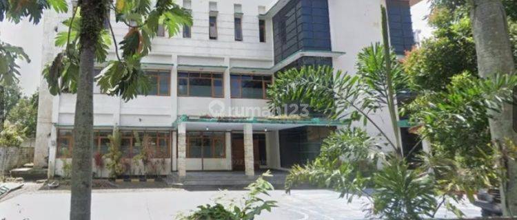 Gedung Ex Sekolah 3 Lantai Di Sayap Dago Bandung 1