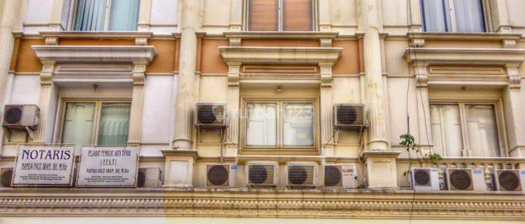 Ruko Royal Palace Tebet, 4 lantai Semi Furnished 1