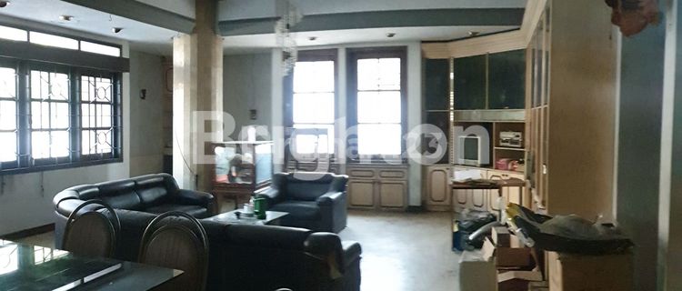 COMMERCIAL PROPERTY WITH HOUSE BONUS, RARE MIDTOWN SOLO LOCATION, SUITABLE FOR BANKS, DEPARTMENT STORES 1