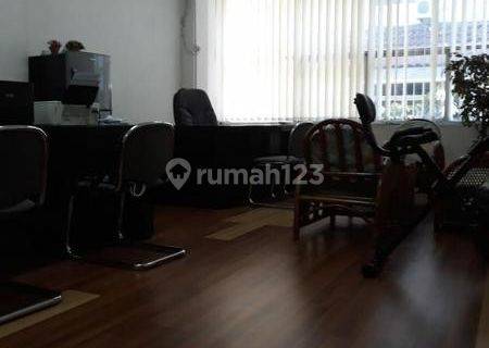 Ruko / Rukan Bagus dan Murah 3 Lantai di Kwitang, Menteng, Jakarta Pusat 1