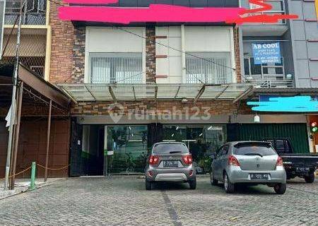 Dijual Cepat 2 Ruko Gandeng Beserta Tanah di Belakangnya di Pertukangan Selatan Lokasi Ok 1