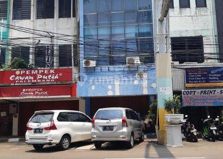 Ruko 3 Lantai Dijalan Raya Di Jak Pus 1