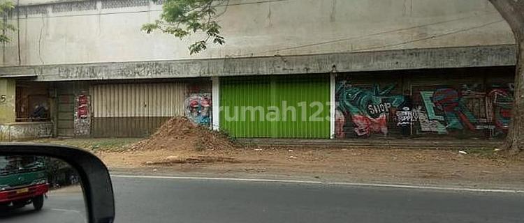 4 billion gets 3 zero lot shophouses on Pleret Pasuruan main road. 1