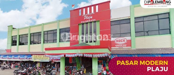 Strategic location in a modern market complex. 1