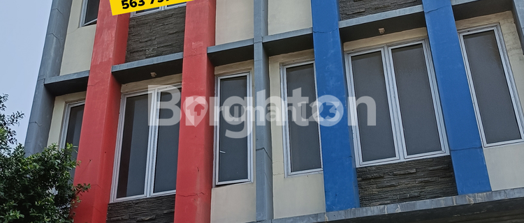 New 3.5 Story Terrace Ruko in Muara Karang Raya, North Jakarta 1