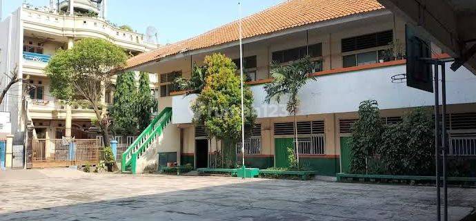 Gedung Sekolah Di I Gusti Ngurah Rai Cakung 1