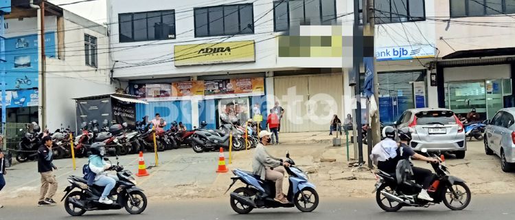 3-STORY SHOPHOUSE, STRATEGIC LOCATION, IN A BUSY AREA ON THE MAIN JAKARTA - BOGOR ROAD 1