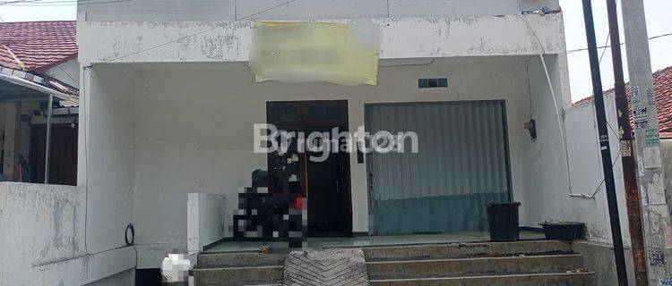 RUMAH KOST 10 KAMAR TIDUR DI YOGYA SELATAN, JALAN KAKI HANYA 2 MENIT KE GERBANG UNIVERSITAS COKROAMINOTO 1