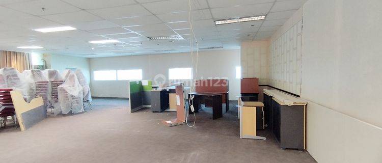 Di kan Ruang Kantor Di Springhill Office Tower 121 M² 1