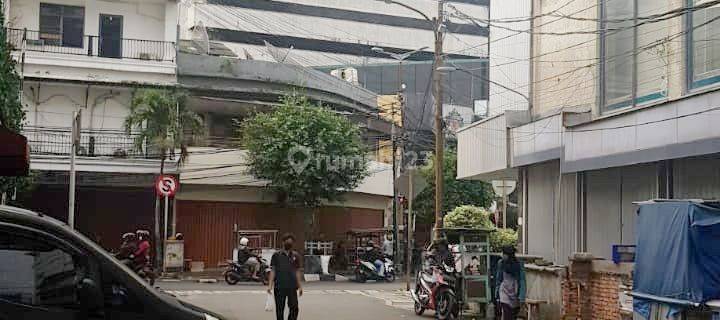 Ruko Lantai Dasar 104 M² Di Pasar Baru 1