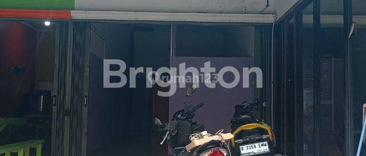 KIOS  ½LANTSI STRATEGIS PINGGIR JALAN SUKMAJAYA DEPOK 1