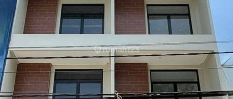 ANA RUMAH UK 4X15M KONDISI BAGUS DEKAT JALAN RAYA JELAMBAR 1