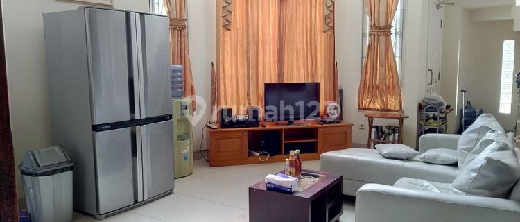 Semi-furnished habitable hook house in Muara Karang block 10 1