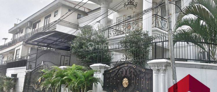 Rumah Bagus Jalan Lebar Furnished 1