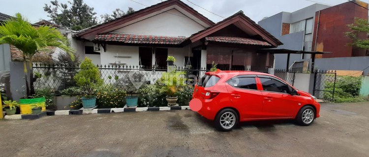 House for sale along with the building in Jatibening Baru (NY) 1