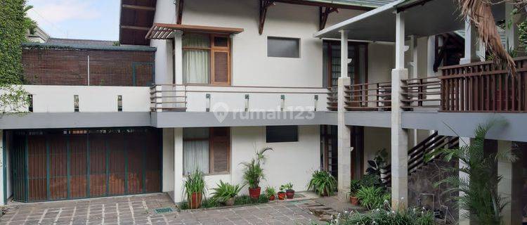 Rumah Setrasari  1