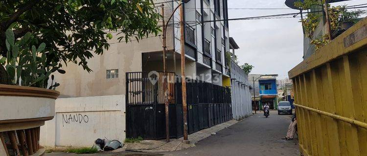 Disewakan cepat Rumah 3 lantai di Kapuk, Cengkareng 1