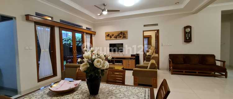 Rumah Mewah 2 Lantai Dekat Jl Slamed Riyadi Solo 1