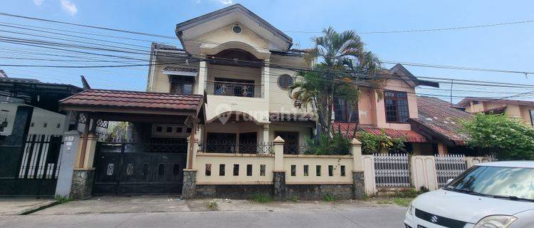 Rumah  dalam kota dekat Hotel Claro Makassar 1