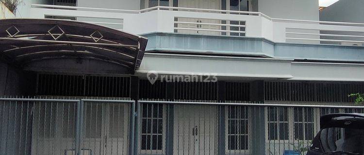 Rumah lokasi strategis cocok untuk kantor 1