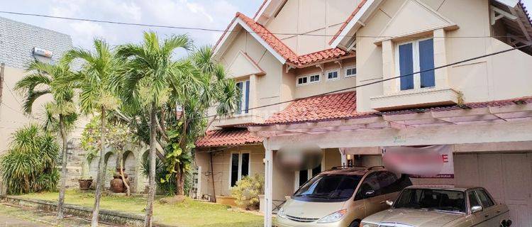 rumah luas,dpn taman,ada s.pool, deket sta.pondok ranji ciputat 1