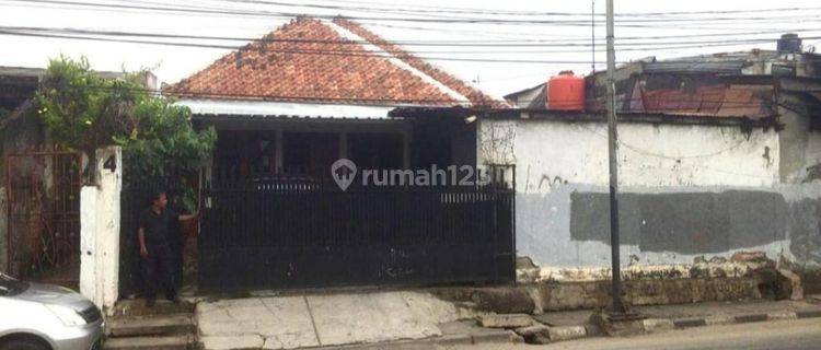 Rumah tua di pusat kota mudah akses, dekat stasiun Manggarai dan RS ibu & anak 1