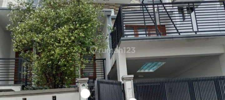 DIJUAL RUMAH LUX 4 LANTAI DEKAT SUDIRMAN JAKARTA 1