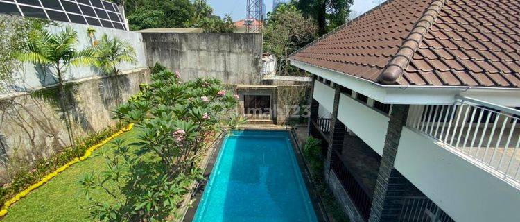 Rumah 2 Lantai Tropical Menteng Ada Pool di Menteng Jakarta Pusat 1