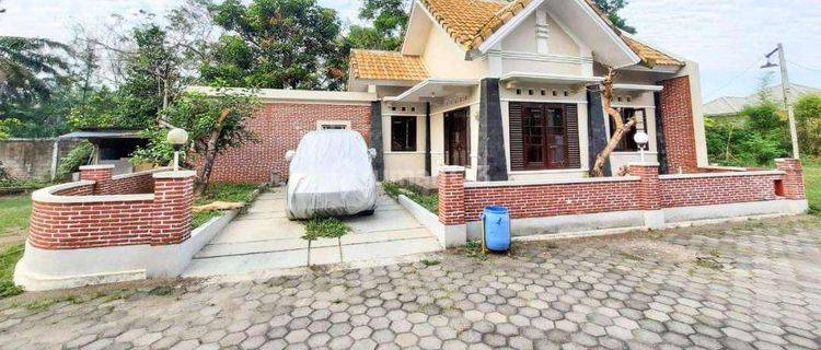 RUMAH DALAM PERUMAHAN DI CONDONGCATUR 1