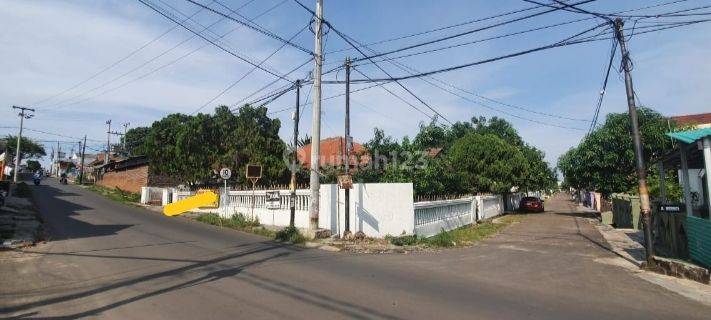 Dijual rumah pinggir jalan utama perumahan  1