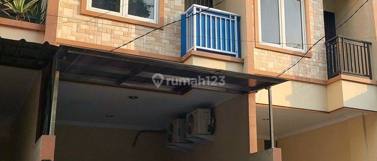 Rumah Tanjung Duren Minimalis Modern 3 Lantai Full Furnished Lokasi Strategis Row 2 mobil Bebas Banjir 1