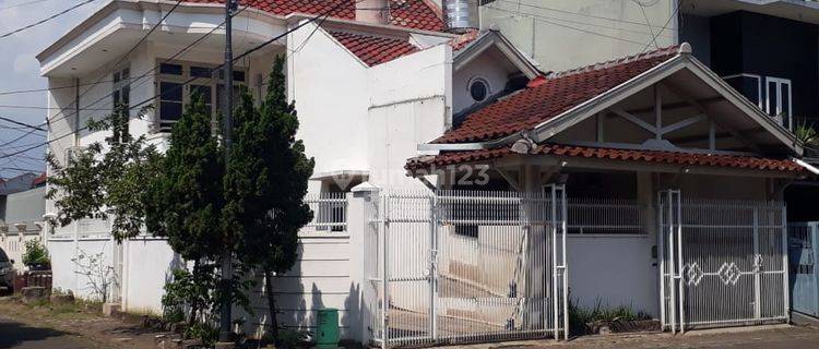 Di jual rumah duta garden,hoek 1