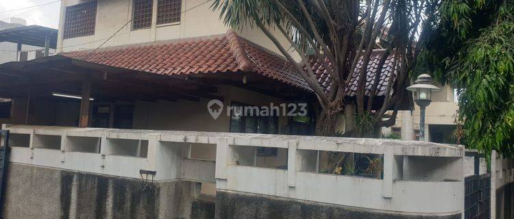 Dijual rumah di Taman kedoya baru 1