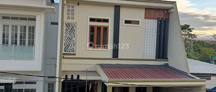 Rumah mewah 2 Lantai Lokasi Strategis di Alaudin  1