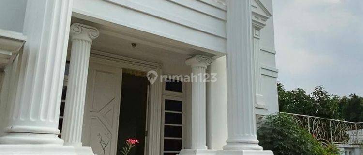 Dijual Rumah Mewah di Legenda Wisata 1