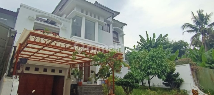 Di jual rumah bangunan mewah siap huni lokasi Dago  1