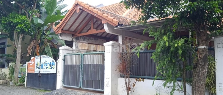 Dijual Cepat Rumah 1,5 Lantai Lokasi di Taman Puspa Raya, Citraland 1