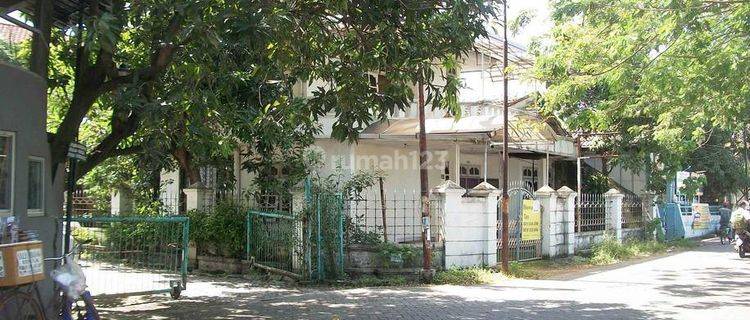 Rumah di Griya Kebraon Selatan, Hook/Pojokan, Row Jalan Lebar, Strategis -TAN- 1