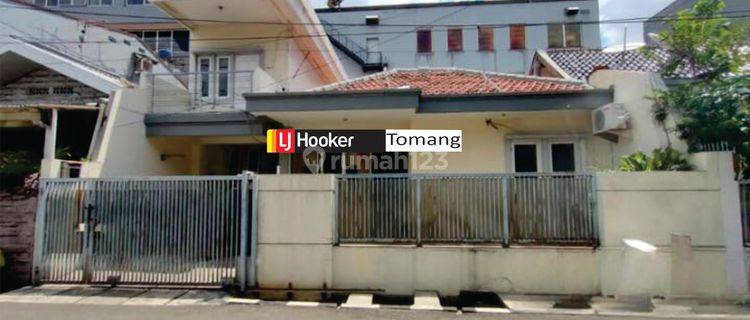 Rumah Tingkat 1,5 Bagus dan Terawat lokasi di Tomang 1